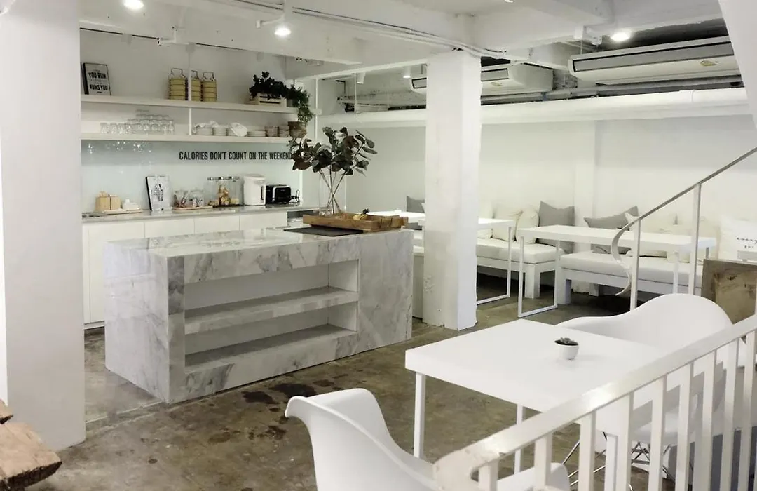 Everyday Sunday Social Hostel-1